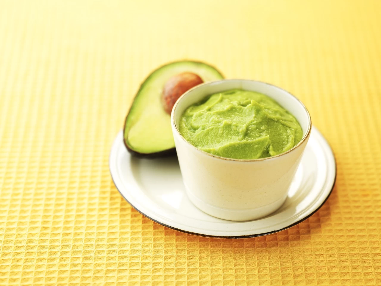 PUREE BƠ (CHO BÉ TỪ 6 THÁNG)
