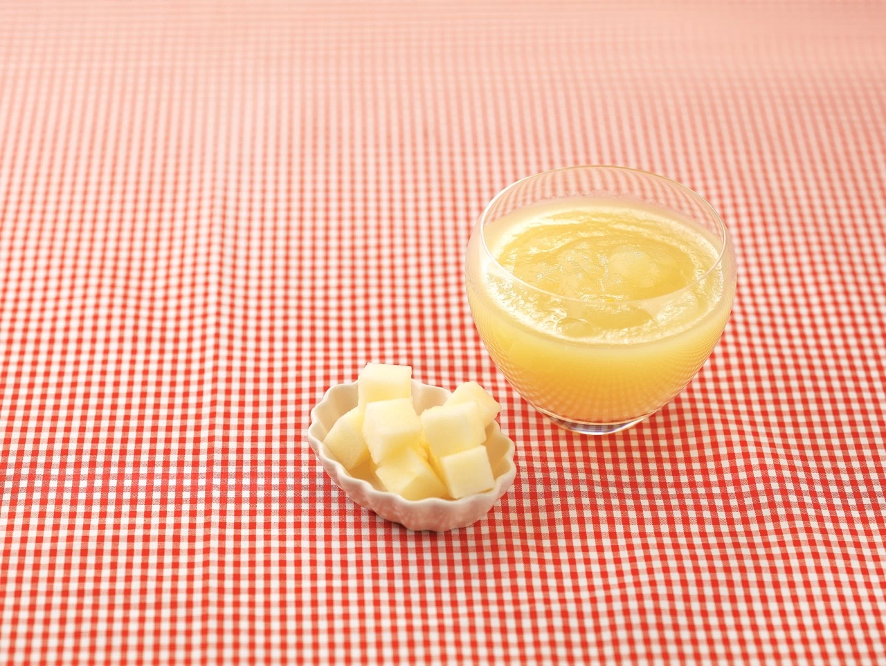 PUREE TÁO (CHO BÉ TỪ 6 THÁNG)
