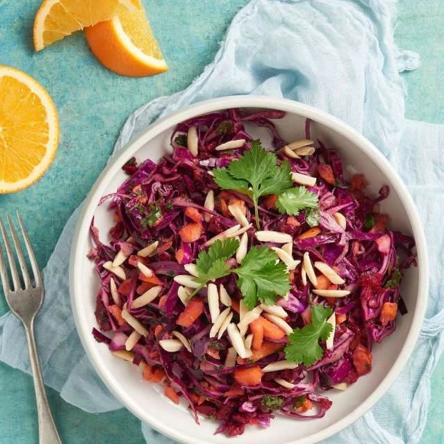 SALAD BẮP CẢI TÍM SỐT HẠNH NHÂN CAM