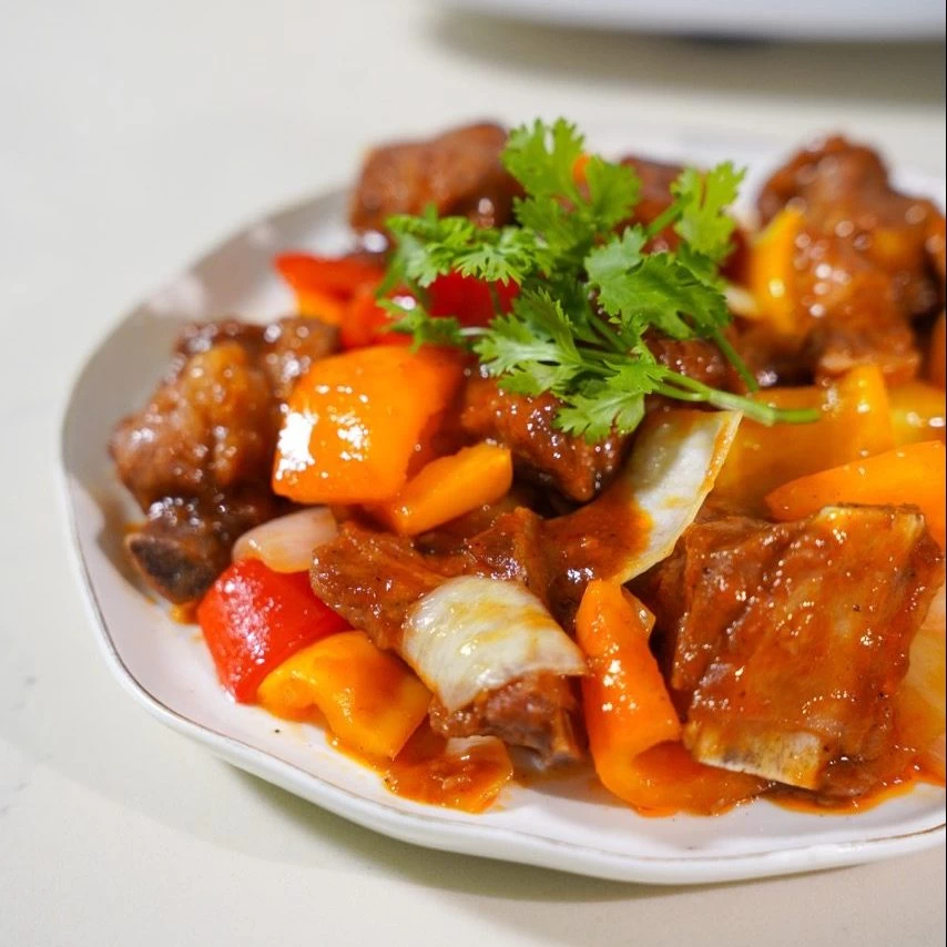 SƯỜN XÀO CHUA NGỌT VỚI RAU CỦ