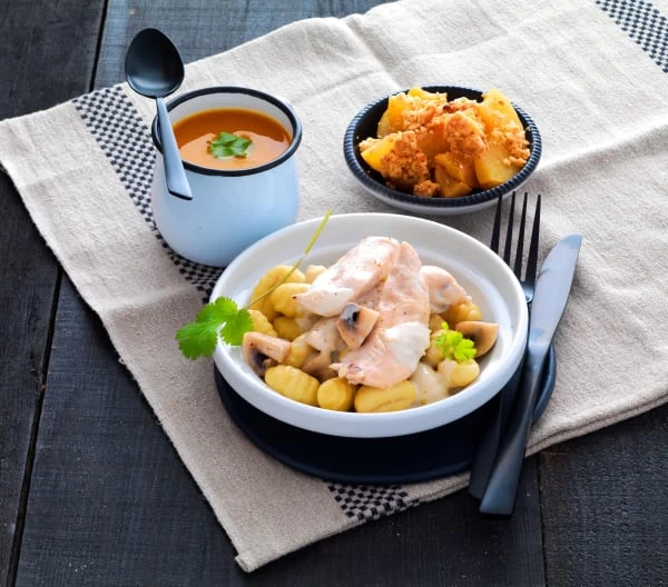 SÚP BÍ ĐỎ CÀ RỐT HẠT THÌ LÀ, GNOCCHHI GÀ SỐT KEM NẤM, TÁO VÀ BÁNH VỤN