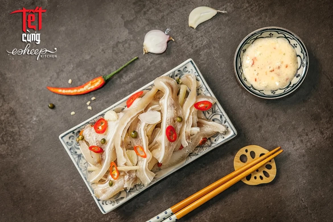 TAI HEO NGÂM MẮM