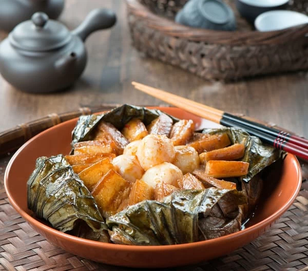 THỊT BA CHỈ HẤP LÁ SEN