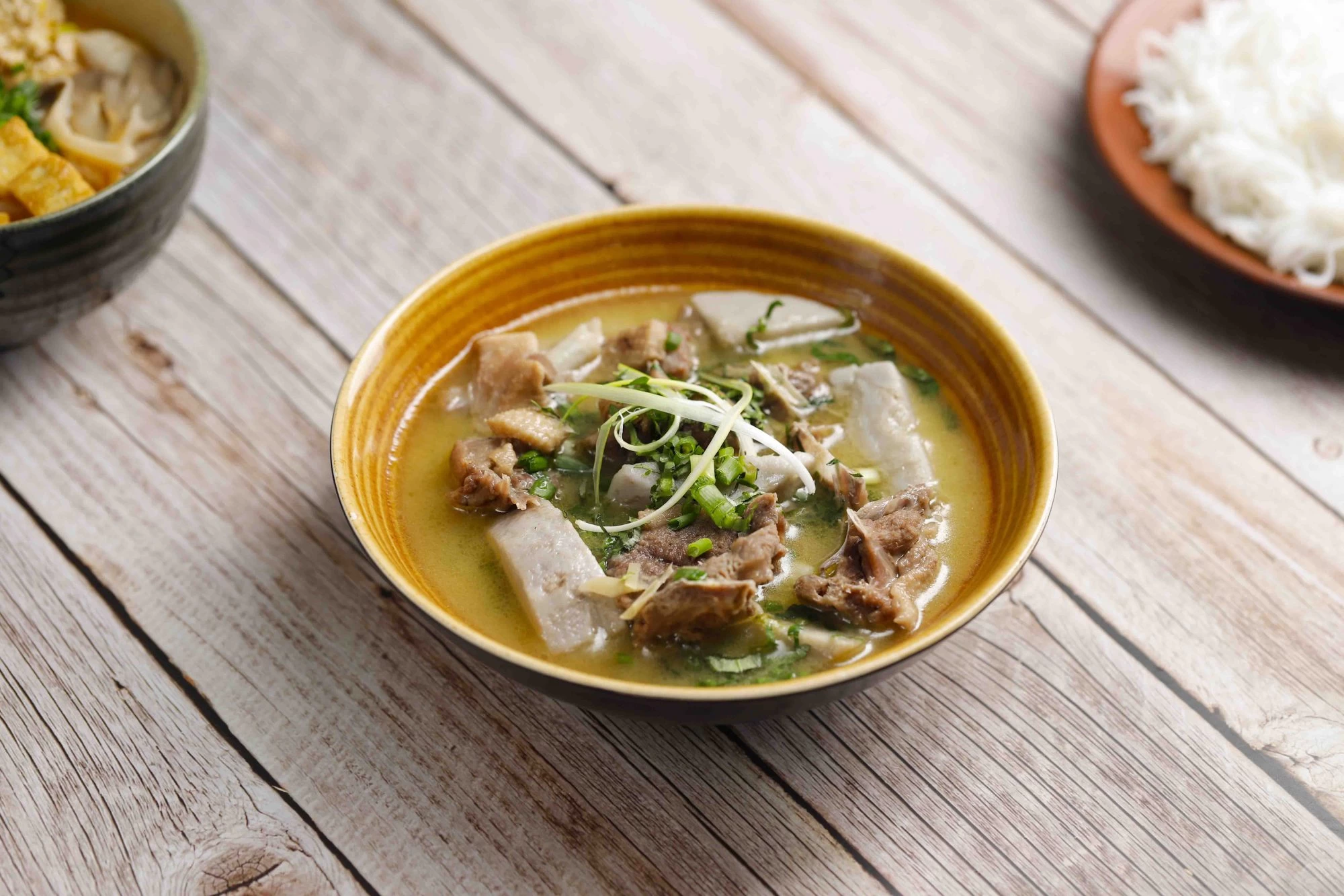 VỊT OM SẤU